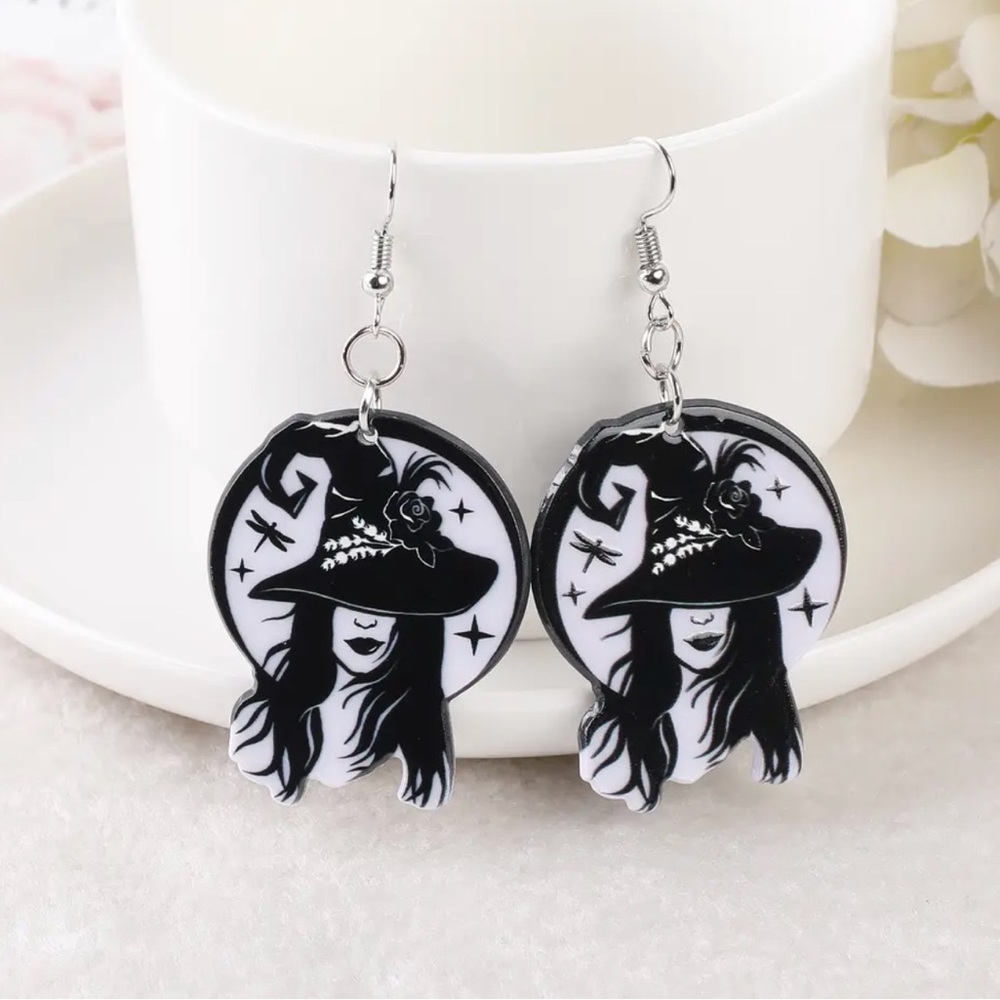 🍒🍒 Wicked Witch Dangle Earrings
